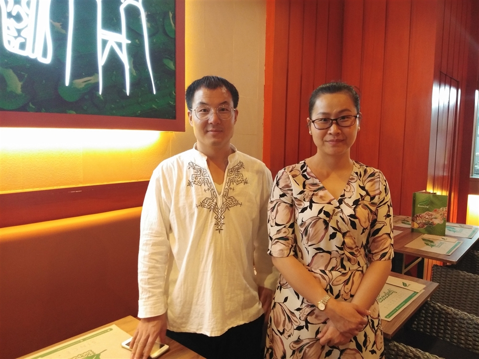 與菲文財(cái)稅法律服務(wù)有限公司趙凱文總經(jīng)理合影 與菲文財(cái)稅法律服務(wù)有限公司趙凱文總經(jīng)理合影