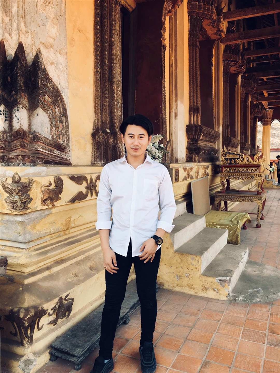 基諾，老撾首都萬象人，老撾國立大學(xué)文學(xué)院德語系大二學(xué)生， 